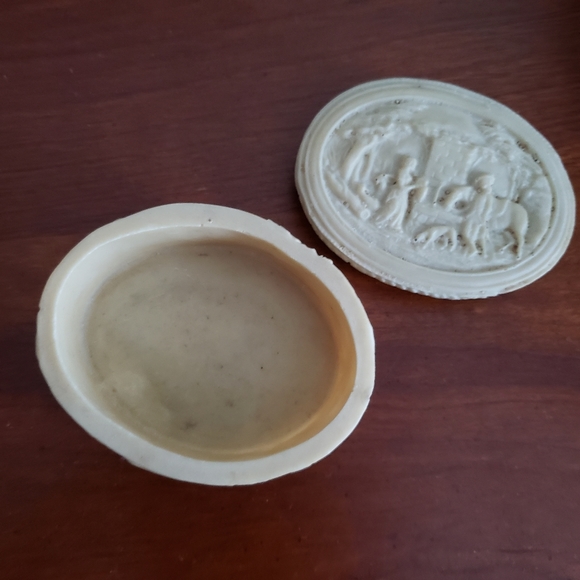 Hand Carved Bone Trinket Box Oval - Picture 5 of 8